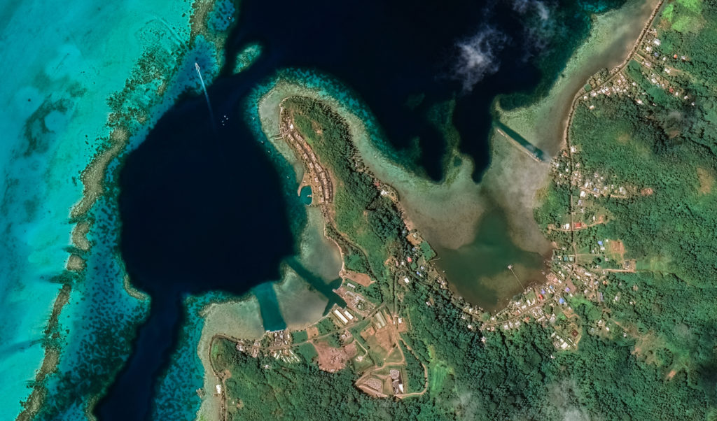 Blog Landscape of the coast of the resort island of Bora Bora from a bird's eye view with turquoise water and sandy beaches